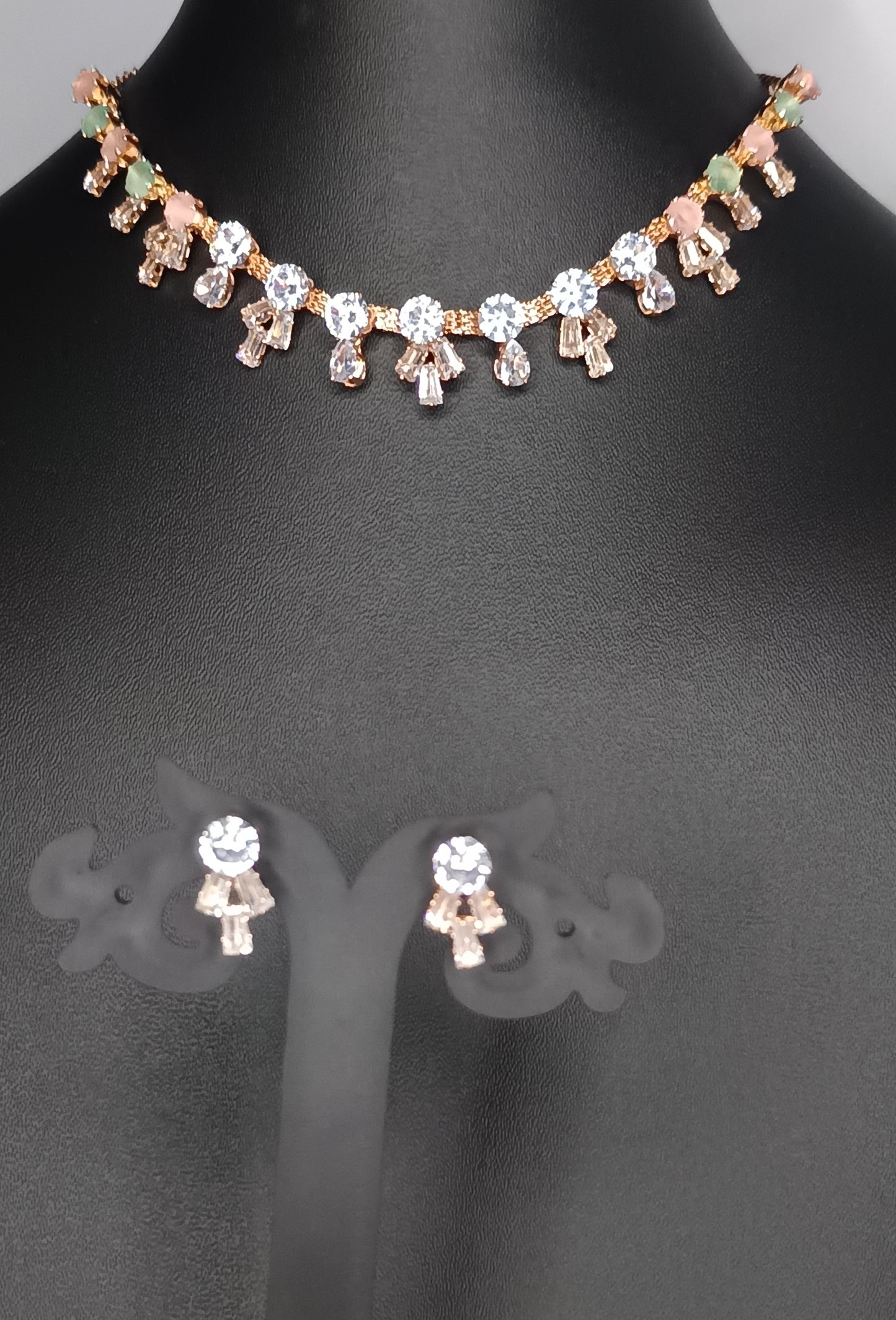 Mesmerizing Necklace set-man pattern