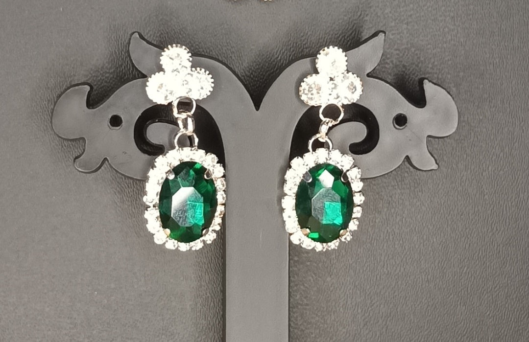 Scintillating white Necklace set-Green