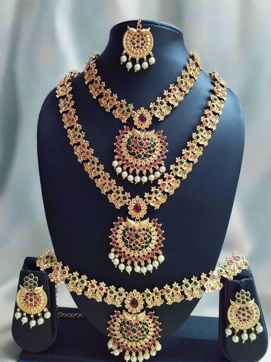 Stunning Antique Round Kundan Necklace with Maati and Waist band