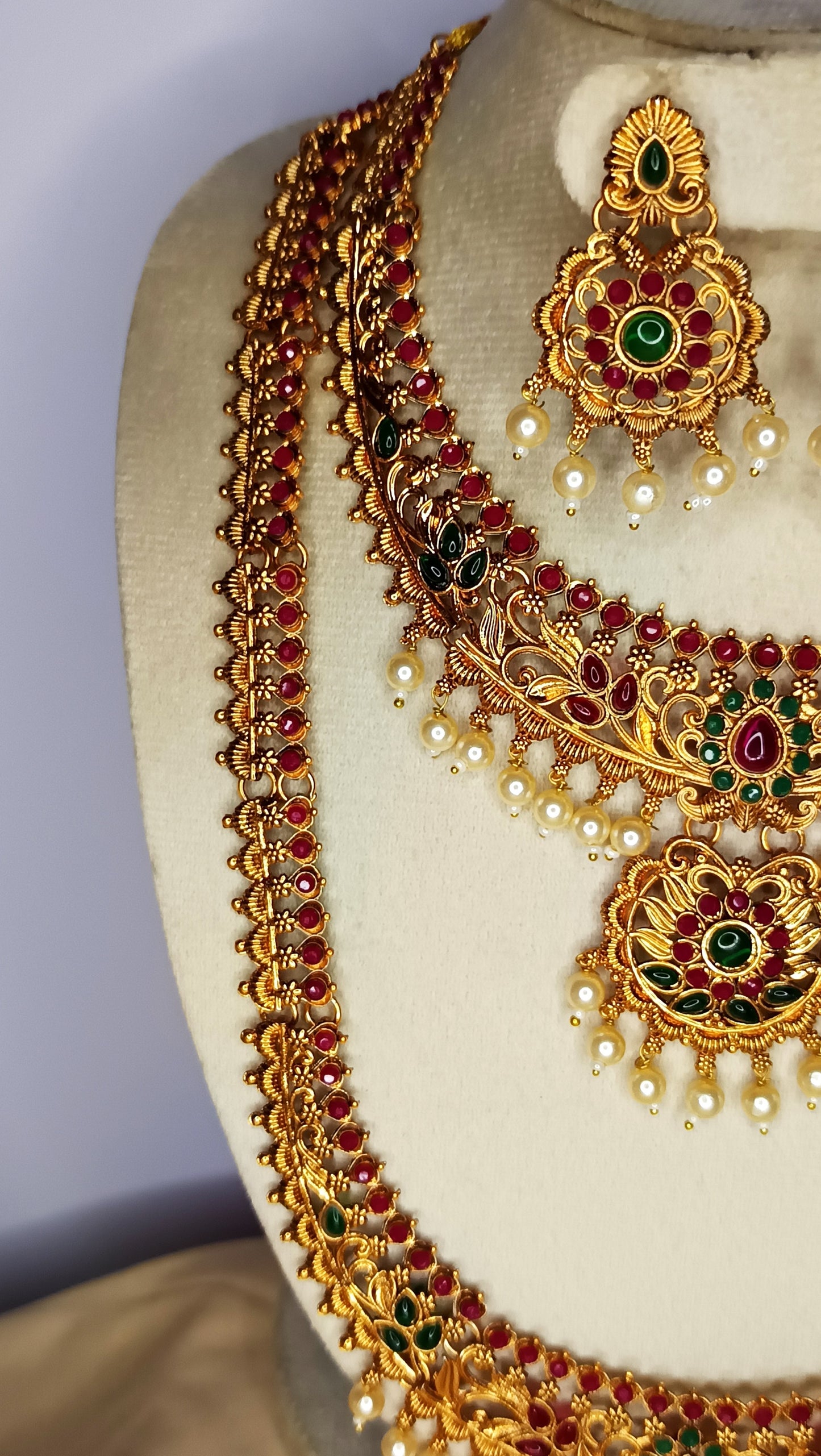 Gleaming Antique sequence red stone Haram set
