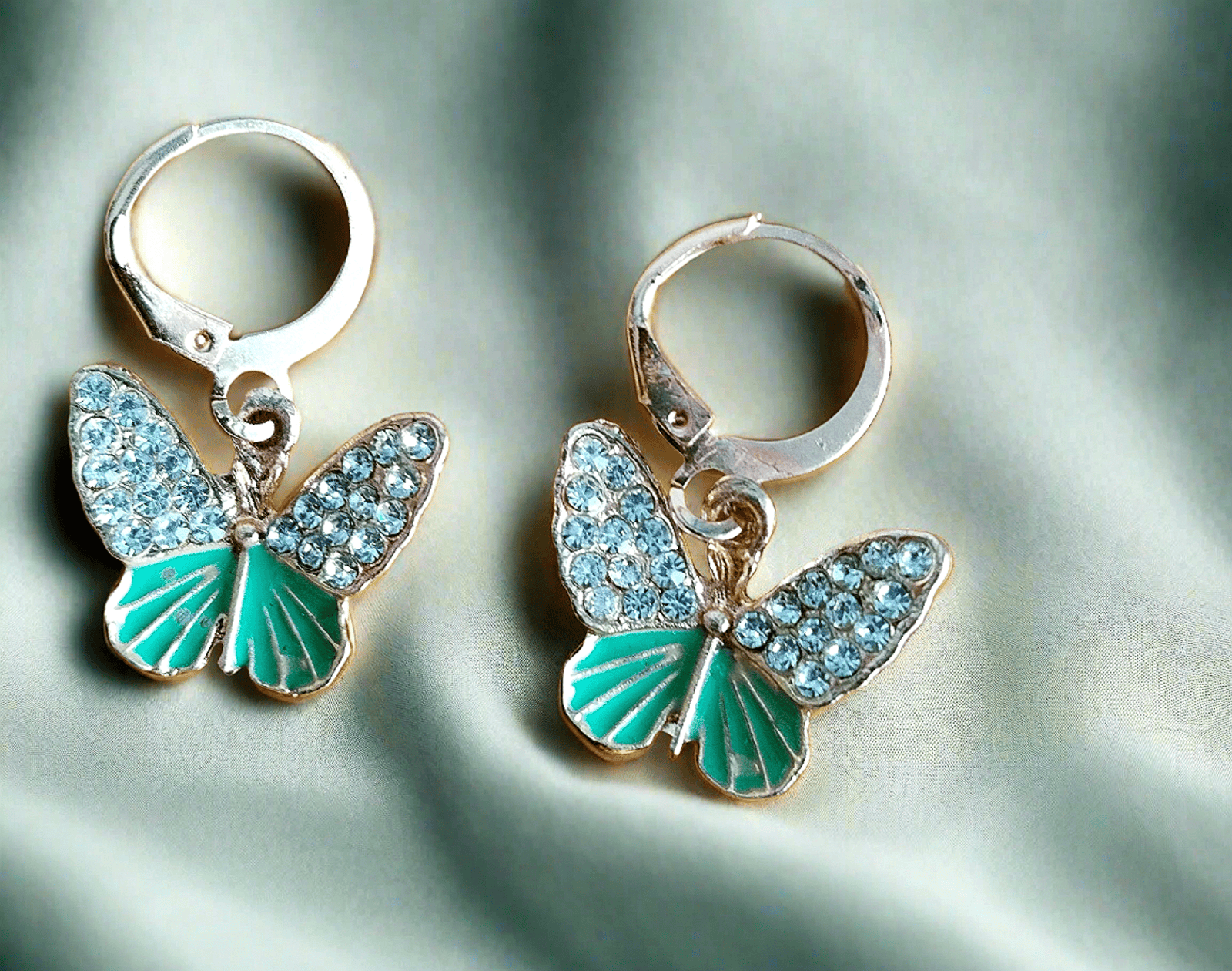 gold plated AD stonebutterfly earrings hoop dangler
Enamel Butterfly Charms Handmade Insect Earrings
Girls college party
